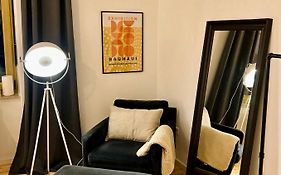 Feelslikehome - Stylische Und Zentrale Altbauwohnung Mit Terrasse&Garten